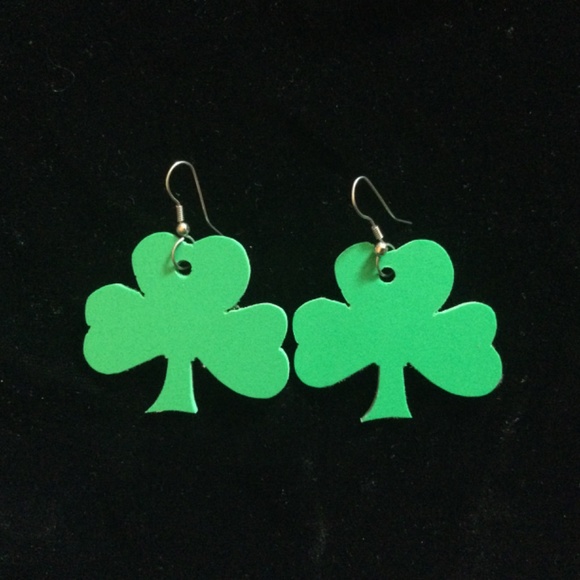 St. Patrick’s Day Shamrock Irish Eire Green Dangle Earrings Artisan Handmade - Picture 2 of 5